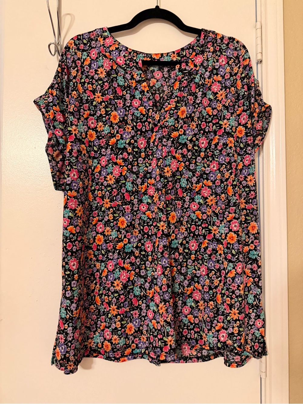 Dear Scarlett Women's Black Floral Short-Sleeve Blouse